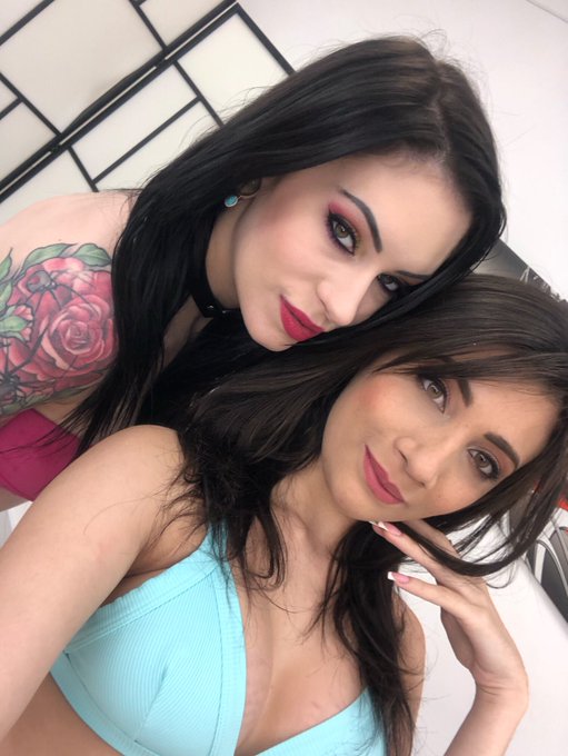 Watch emily 🦄's leaked NSFW photo on TwXstars