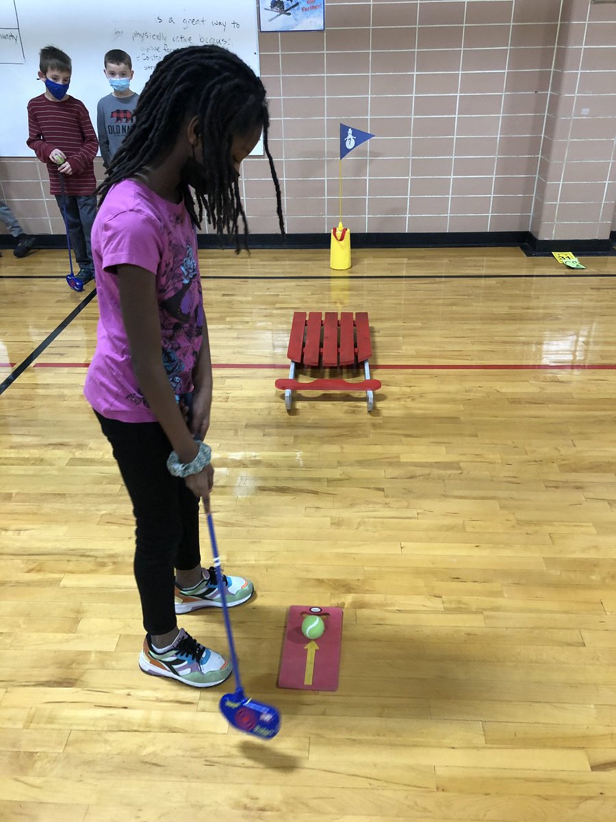 How amazing is this Holiday Putt Putt course created by OAHPERD member Brad Kerns (@DorrPe) of the Springfield Local Schools?! 👏