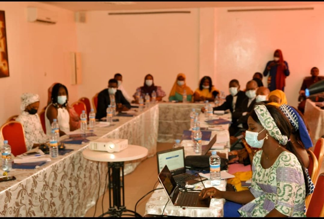 HawaB's tweet photo. @POuagaPF/ 10 ans Po
La Mauritanie à procédé ce matin à la restitution du dialogue régional des jeunes sur les normes sociales

 Cette restutition à permis de regrouper  plusieurs organisations de jeunes et de définir  les prochaines  ètapes pour l'agenda 2022 https://t.co/a6YDODk5qY