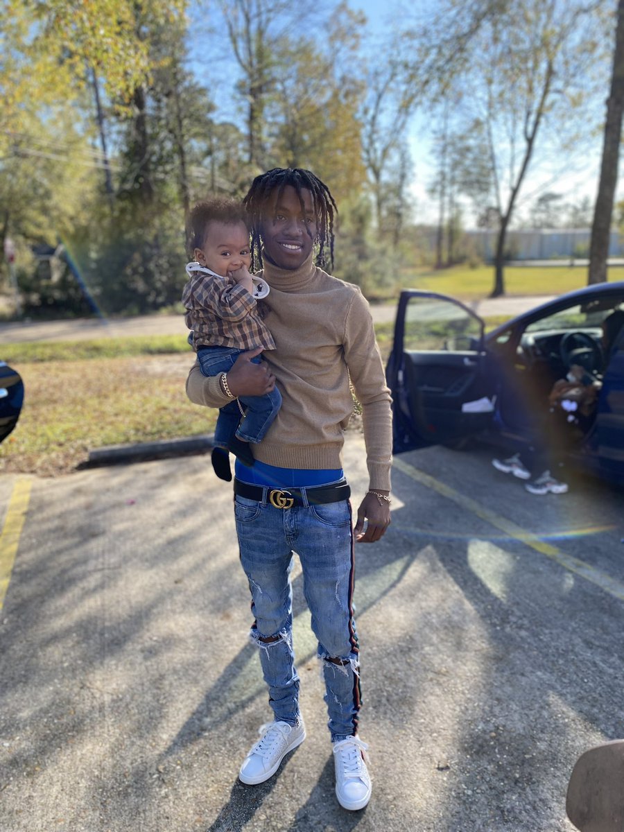 1400blknu's tweet photo. all i ever needed was sum money nd FAMILY #FOE💕 #fukAfriend🖕🏾 https://t.co/eOVnss5sMd