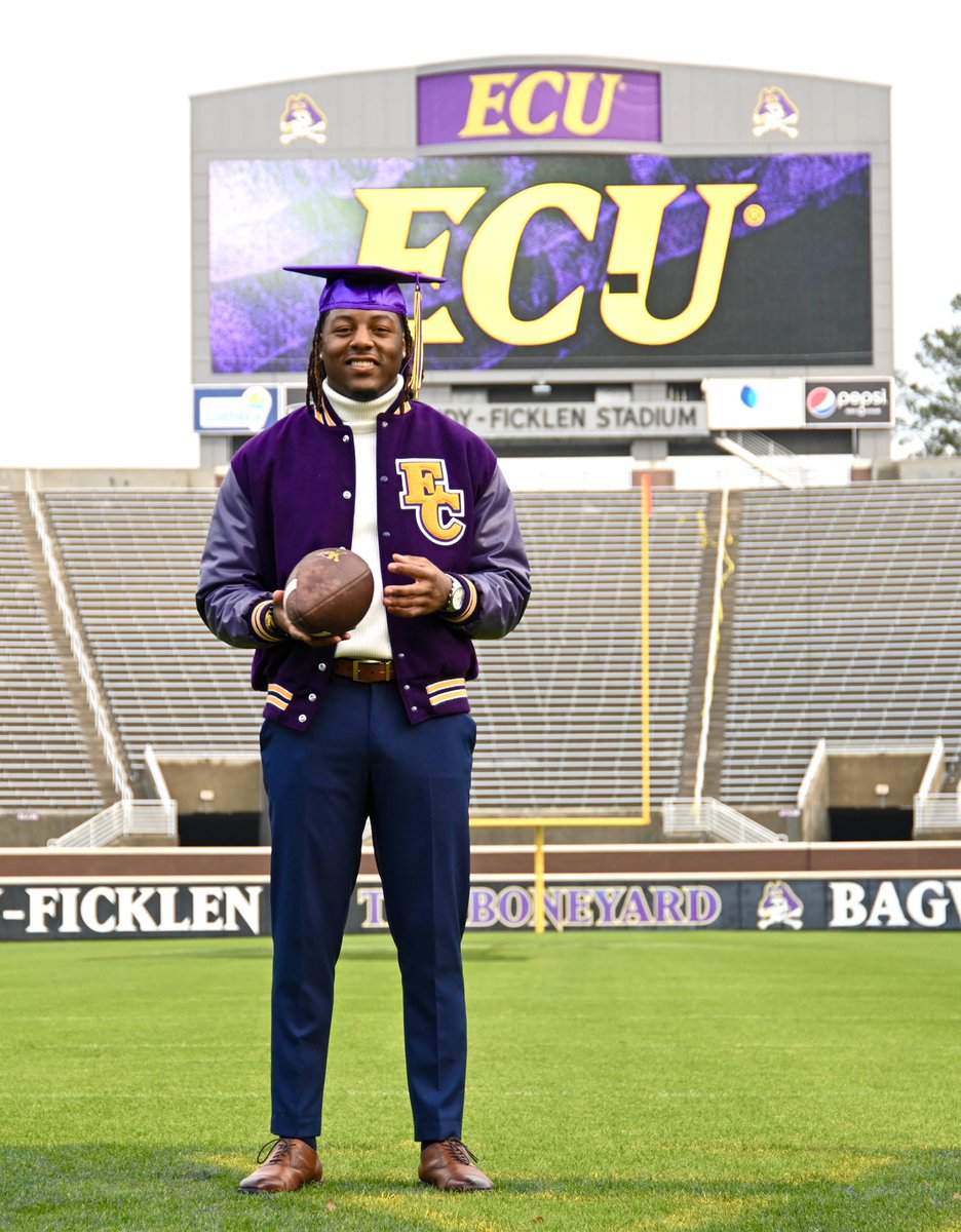 Espnsfinest_'s tweet photo. Countdown to Graduation… 🎓 

Thank you @ECUPiratesFB for blessing me with a free education and a family for life! Forever Loyal &amp; Bold🤞🏾 

2022, The Last Dance… 🏴‍☠️ https://t.co/kfQEvWxRNe