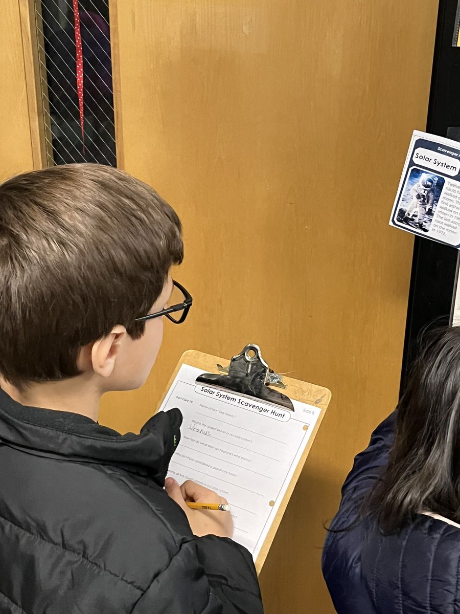 BiceDES's tweet photo. Finding out all kinds of interesting facts about our solar system with a scavenger hunt. ⭐️☀️🌓 @DolvinES https://t.co/ycpQggG0B4