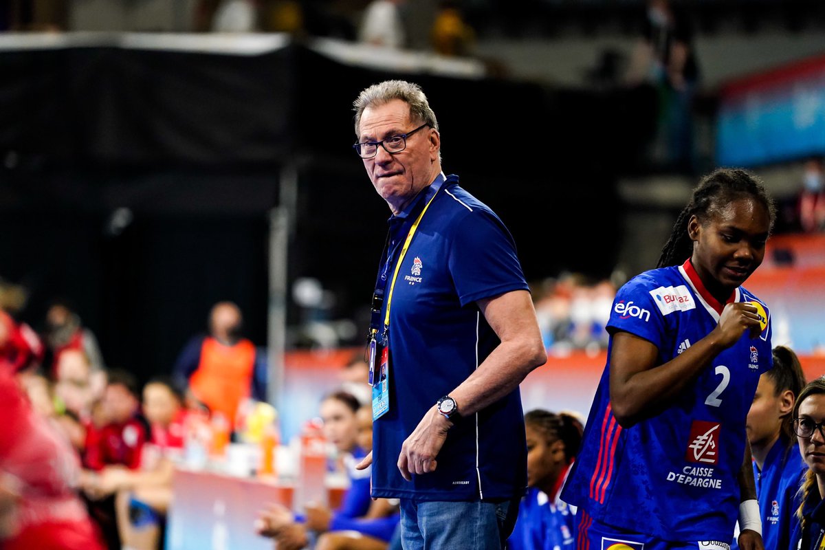 FRAHandball's tweet photo. 👸 Les Bleues ont été impériales face à la Russie lors de ce dernier match du tour principal. 

🤩 Retour en images sur cette performance de grande classe !

🇷🇺28-33 🇫🇷

📷 @ffhandball / @iconsport_fr 

#BleuetFier #Sheloveshandball #RUSFRA #Spain2021 https://t.co/Kav8f9O1yP