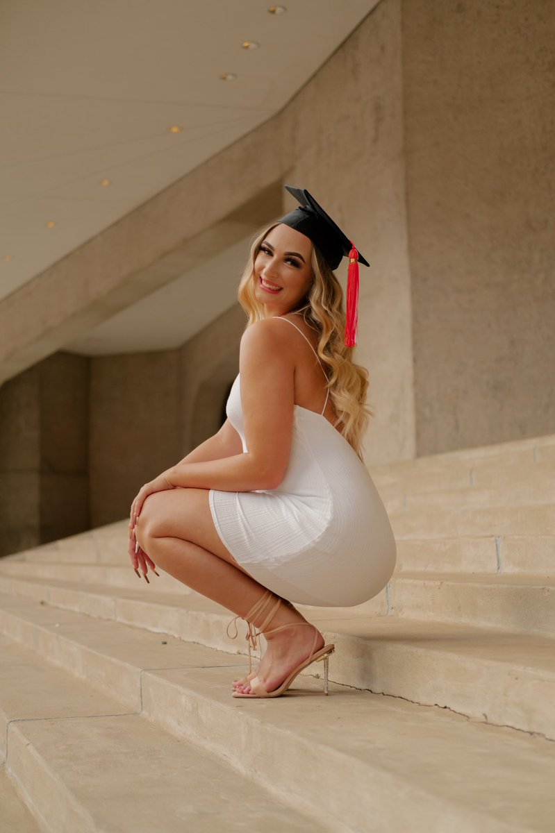 forrestort95's tweet photo. Congratulations to the Fall ‘21 Graduates. I appreciate you all for your investment into my craft and my growth as a photographer 🤝 here’s some of my favorite from this semester! 
We going 🆙 in ‘22 so book with me as soon as possible. Visit https://t.co/5TsCLjhOol for more🙏🏿 https://t.co/02TYsOtEKC