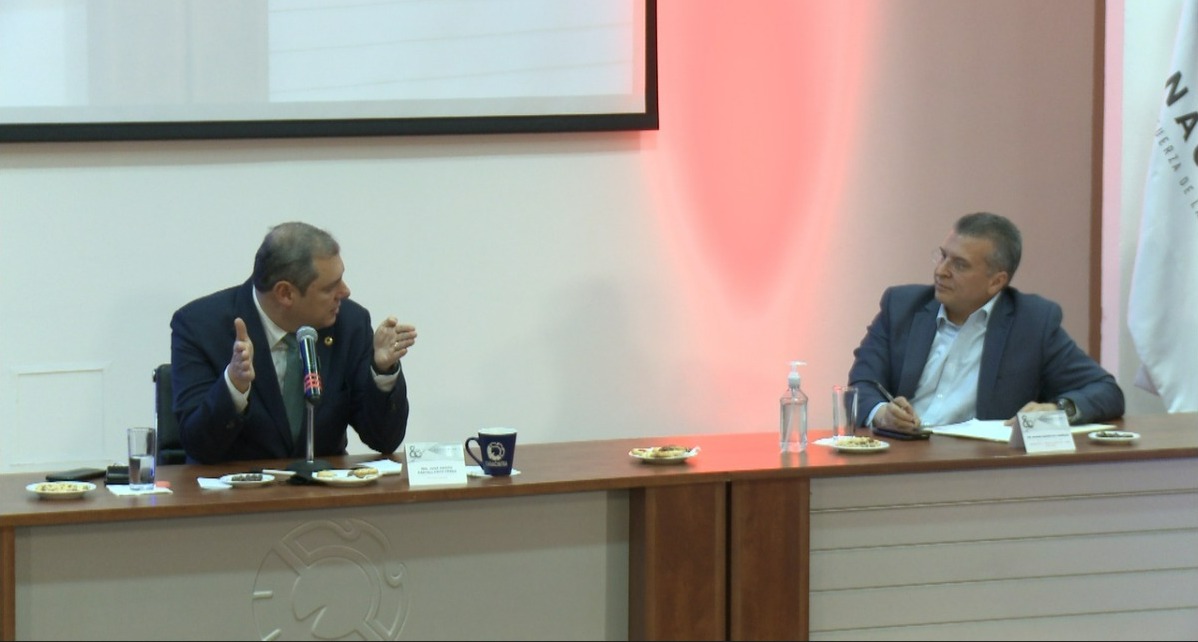enoch_cfz's tweet photo. Como invitado especial a nuestro Consejo Directivo Nacional recibimos al Dip. @manuel_rdgn, Pdte. de la Comisión de Energía de la @Mx_Diputados. Agradezco la apertura al diálogo y su interés por escuchar las necesidades y preocupaciones de los industriales, en materia energética. https://t.co/U0JbvsVADd