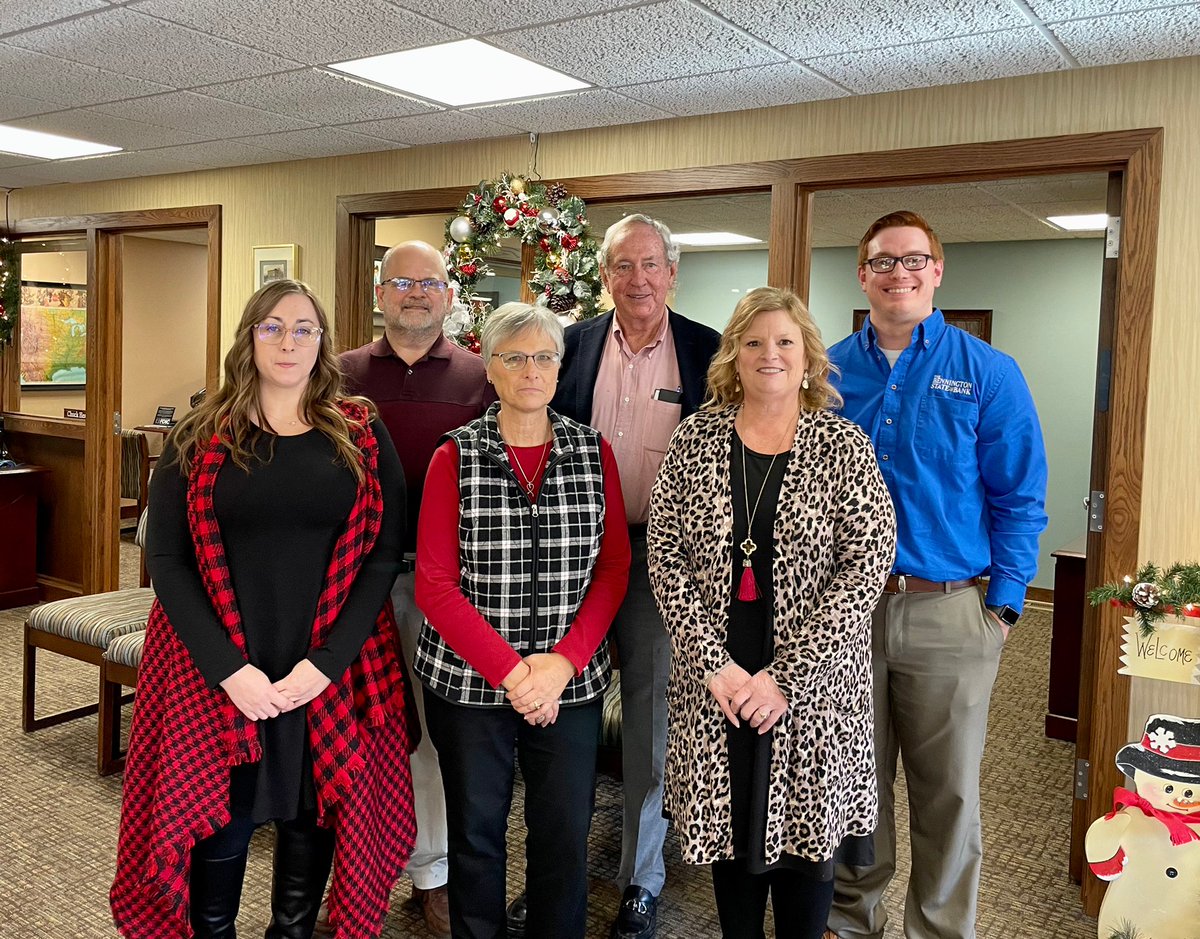 BSBks's tweet photo. We had a lots of fun at our Bennington Christmas Open House! Thanks to everyone who came out to enjoy the beautiful day with us! 🎄🍪
Merry Christmas from our Bennington Team!🎄 https://t.co/3gDdrRiWQa