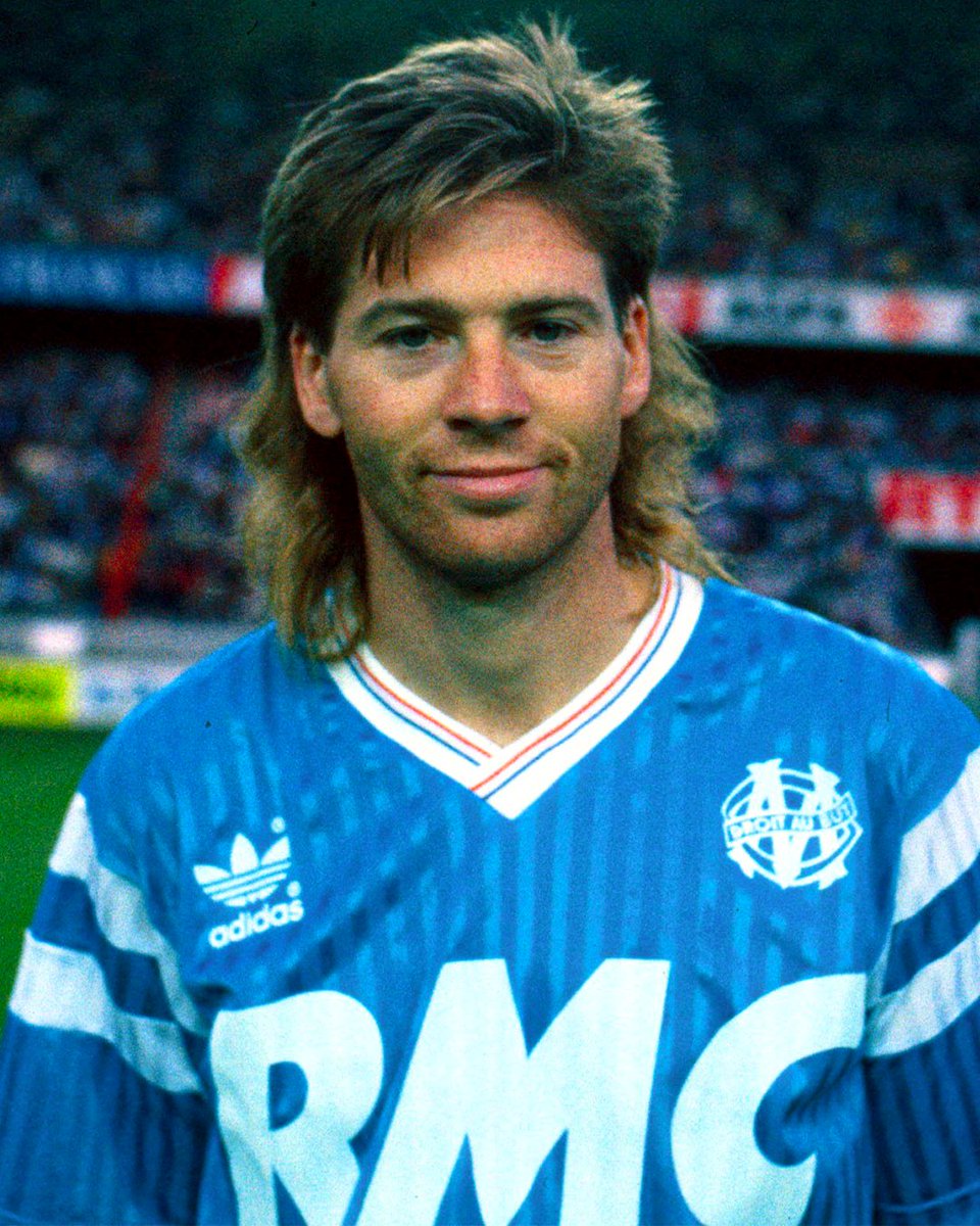 Olympique de Marseille (@om_officiel) on Twitter photo Happy Birthday, 𝐌𝐚𝐠𝐢𝐜 <a href="/chriswaddle93/">Chris Waddle</a> 😁💙
L'anglais, qui aura ébloui le peuple Olympien par sa technique hors norme de 89 à 92, fête aujourd'hui ses 6️⃣1️⃣ ans ! 🏴 Happy Birthday, 𝐌𝐚𝐠𝐢𝐜 <a href="/chriswaddle93/">Chris Waddle</a> 😁💙
L'anglais, qui aura ébloui le peuple Olympien par sa technique hors norme de 89 à 92, fête aujourd'hui ses 6️⃣1️⃣ ans ! 🏴