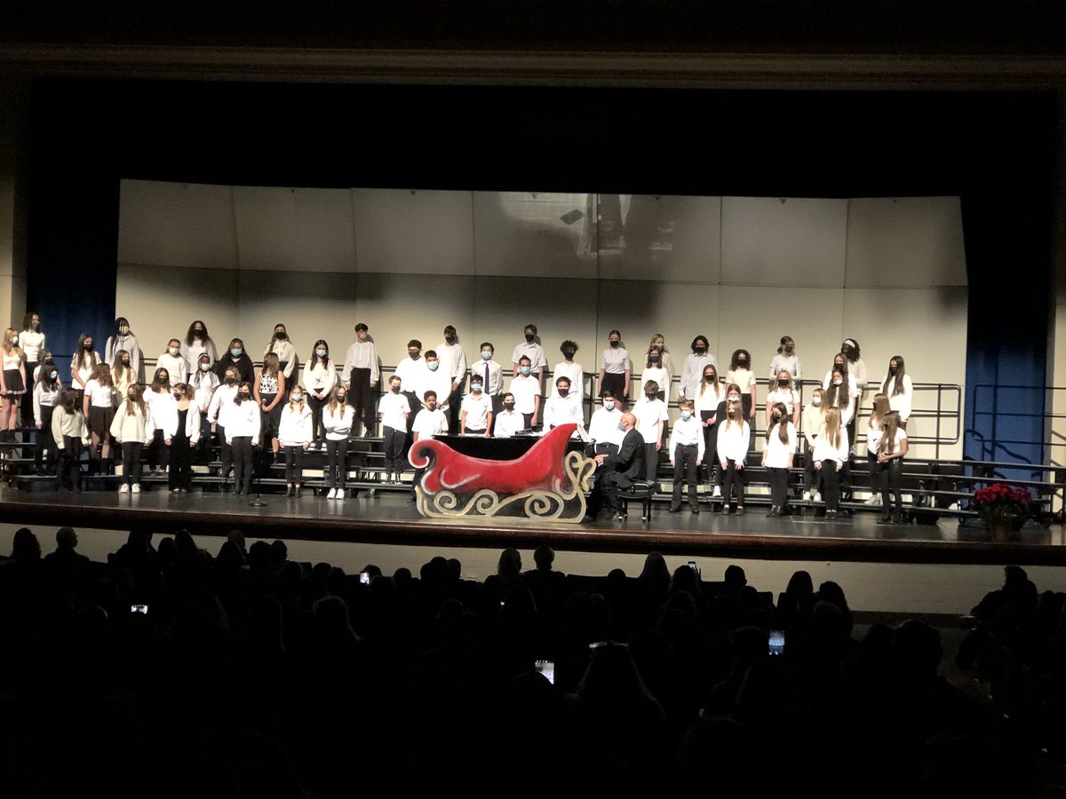 esm_csd's tweet photo. 8th Grade Chorus performing under the direction of Mr. Bruce Robson! https://t.co/4eepcQkTMq