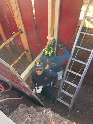 A few #ProfessionalVolunteers wrapped up some #TrenchRescue training over the weekend adding even more capability to our Special Operations Division. Great work guys!