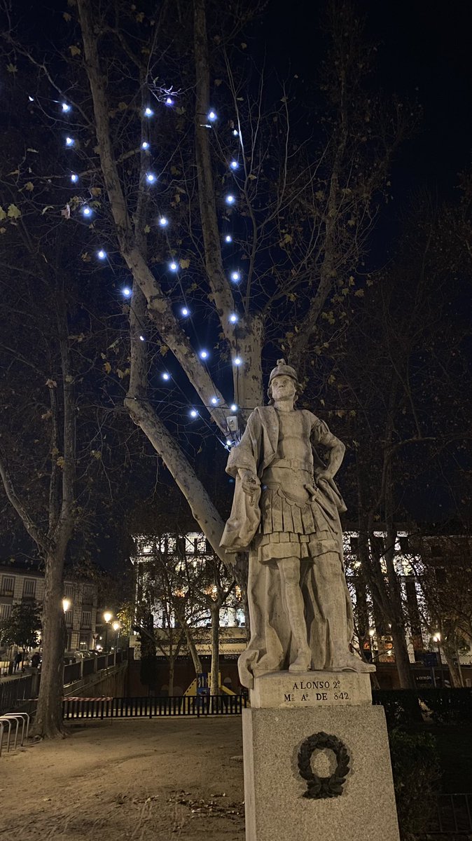 angelescats's tweet photo. Alonso pasando frío en esta fría noche de diciembre https://t.co/4FHCHXF3uh