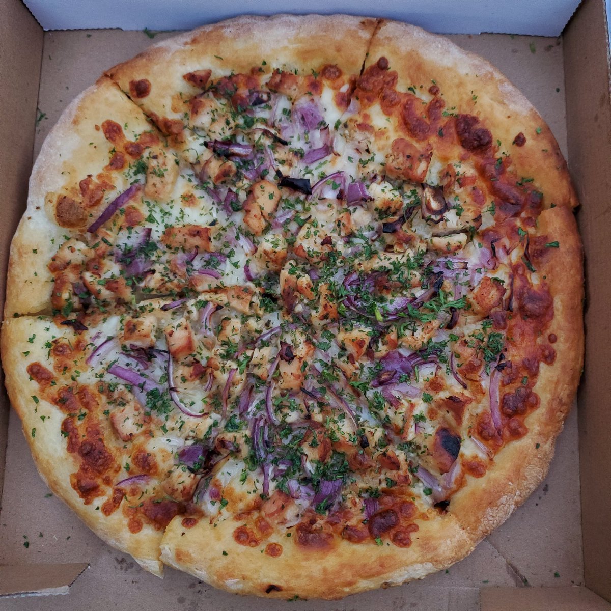 CrispyCrustLA's tweet photo. Feed the whole family with our $9.99 Large Pizza of the Month. 📸Garlic Chicken Pizza - grilled chicken breast, fresh garlic, olive oil, diced red onions, fresh parsley and Mozzarella cheese. #CrispyCrust https://t.co/5B7Rs74asQ