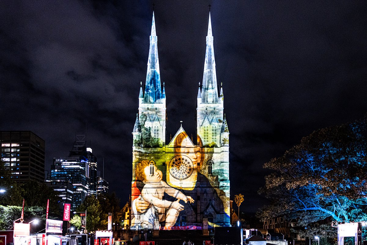 SydCathSchools's tweet photo. It's a beautiful night to catch the #LightsofChristmas at St Mary's Cathedral Sydney, screening every night from 8.30pm until December 25. https://t.co/f8MXINH5FL