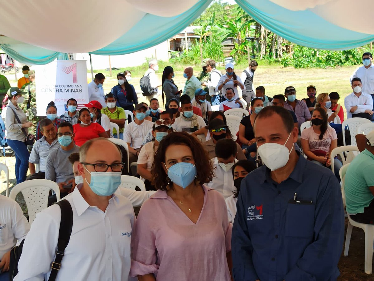 NancyPatricia_G's tweet photo. Cuando visitamos los sitios más lejanos de Bogotà,
Entendemos la necesidad de seguir trabajando porque los #DDHH estén en primer orden de la agenda pública. Hoy en Puerto Asís,
Putumayo lo confirmamos en los rostros del dolor de quienes no pudieron labrar la tierra, por años. https://t.co/nBDgFzngH9