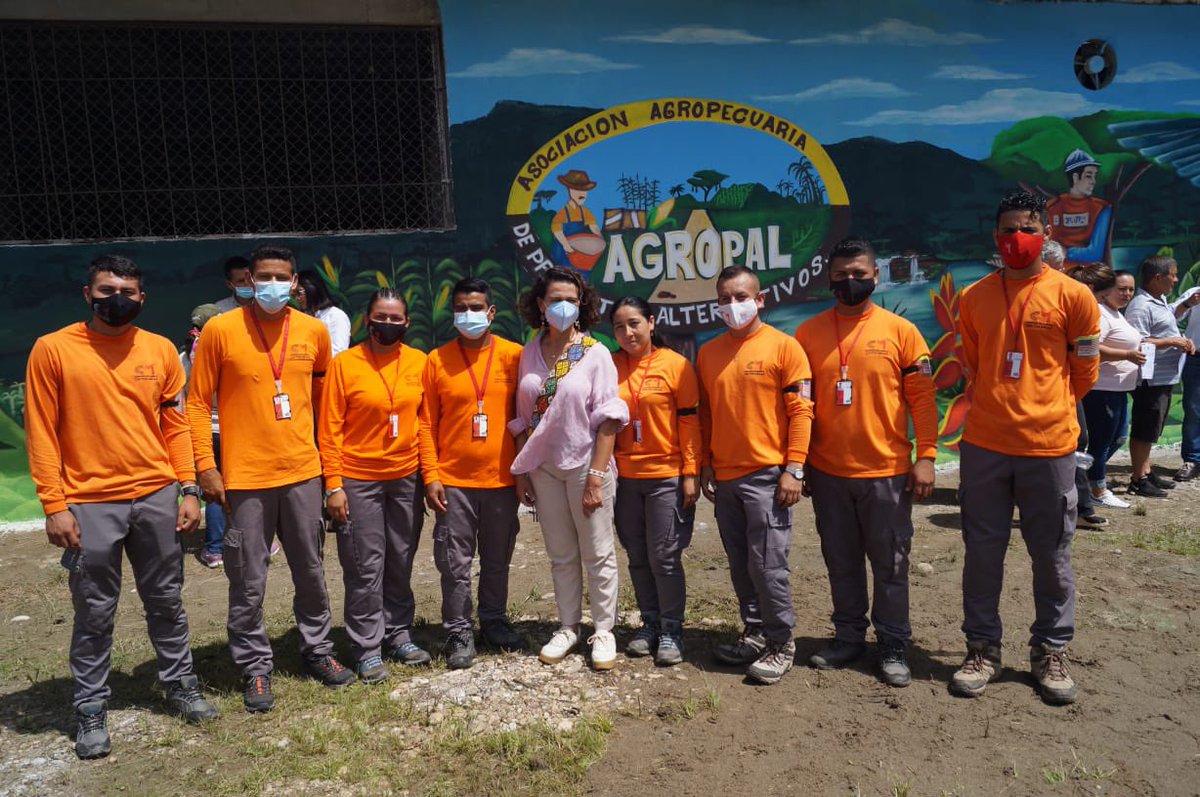 NancyPatricia_G's tweet photo. La limpieza de miles de artefactos explosivos 🧨 sembrados con el fin de intimidar, exigen esfuerzos de la empresa privada, de la comunidad internacional y obviamente del Estado. https://t.co/IlySofx8ga