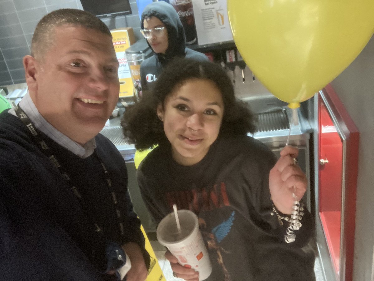 MoyerMatthewD's tweet photo. Awesome night at McDonald’s for @Rupertelem McPrincipals Night !    @JohnJarmato @PSDRODRIGUEZ https://t.co/hKhxCTpiDK