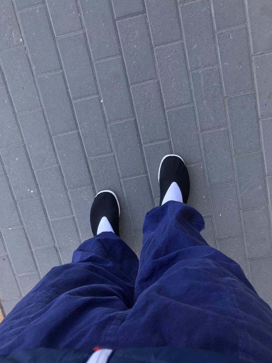 圆口布鞋黑白搭