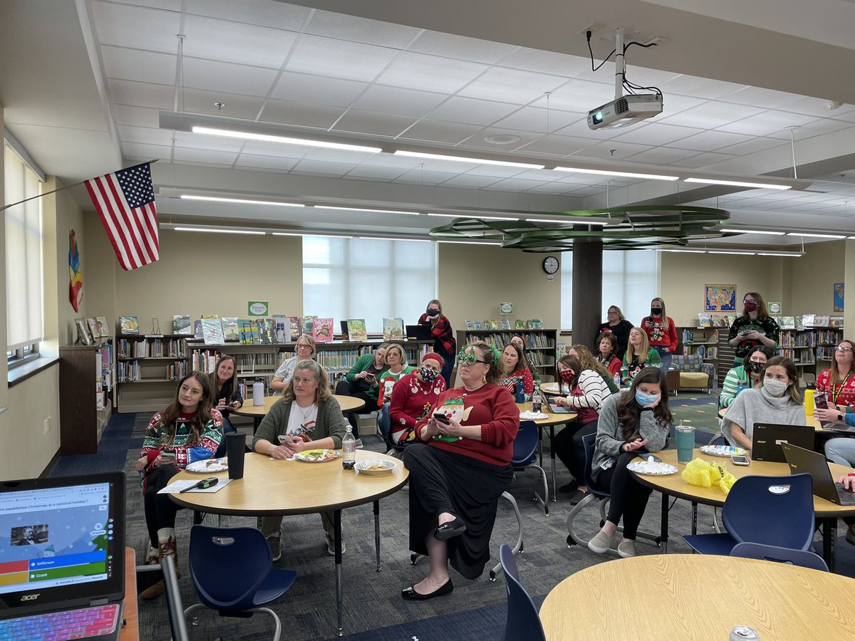 Hoover staff engaged in a competitive game of Kahoot this afternoon! ❤️💚
