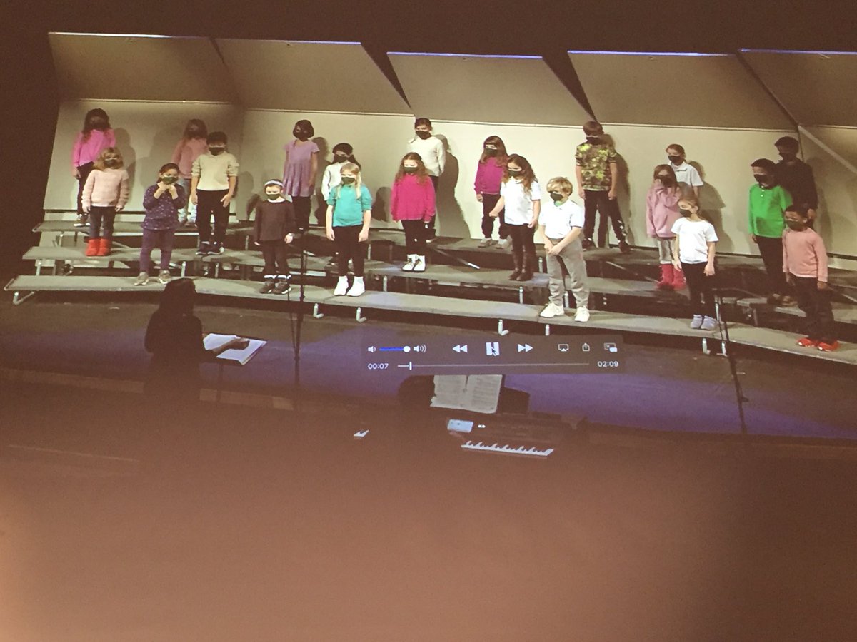 CourtneyMcGil14's tweet photo. Chorus is back!! It may not be in-person, but it sounded GREAT!! 💚⁦@brimmerandmay⁩ #brimmerlowerschool https://t.co/oLmpuMC9gy