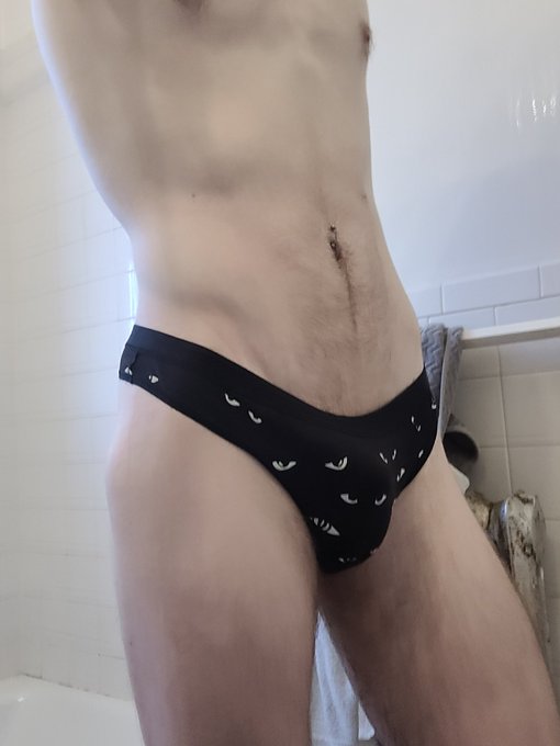 I got my belly pierced https://t.co/0Alt6YTdbt