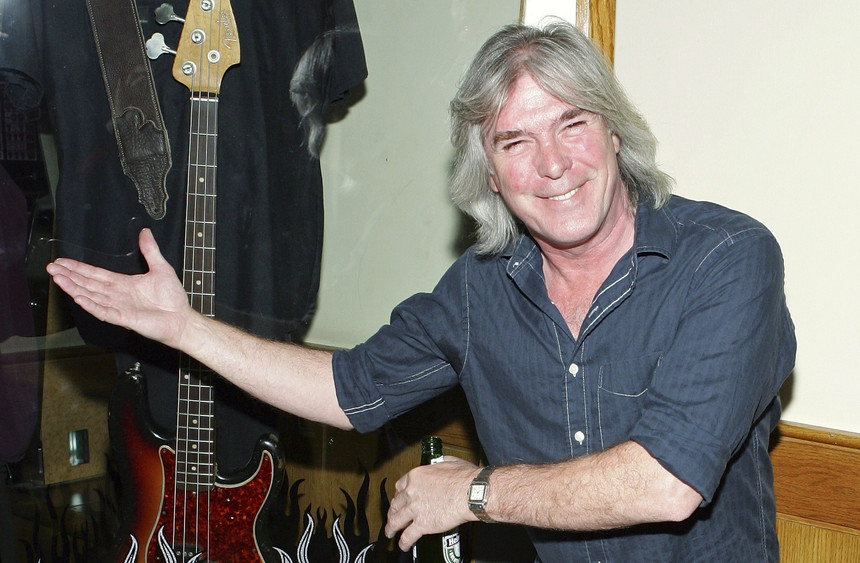 Happy 72 birthday to the amazing AC/DC bassist Cliff Williams! 