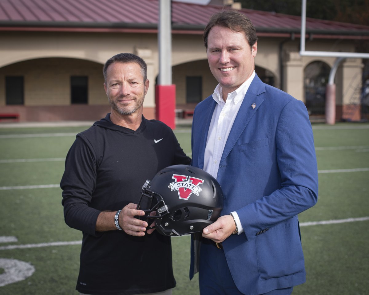 valdostastate's tweet photo. Last week State Representative James Burchett visited Valdosta State and was shown around by several students and student-athletes. https://t.co/2LaB9rxKR1