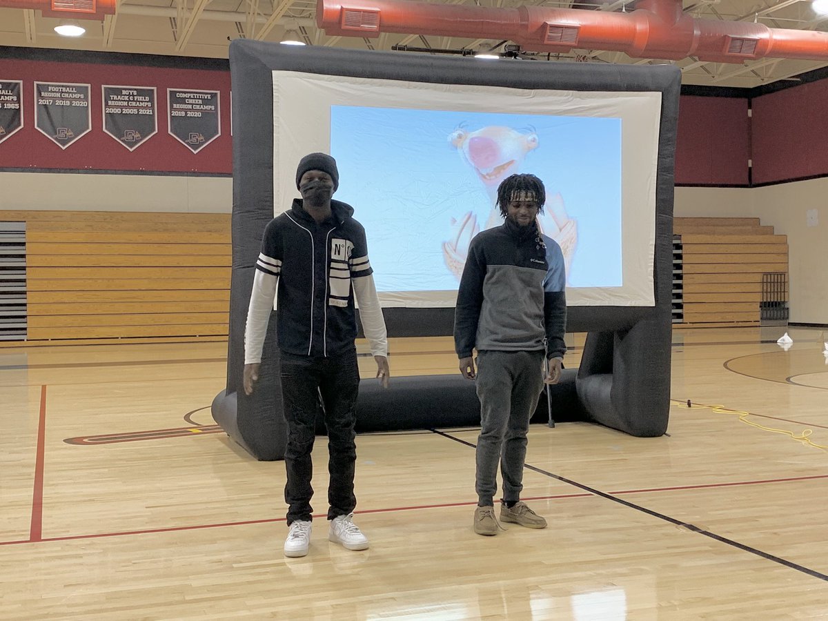 jamiefpowell12's tweet photo. Senior Crew members led our @GHS_Indians Senior Community Meeting this morning! So excited to see student leadership and to celebrate our Seniors! #wearecrew #wearegilbert @ELeducation https://t.co/j0FwG5Cl3v
