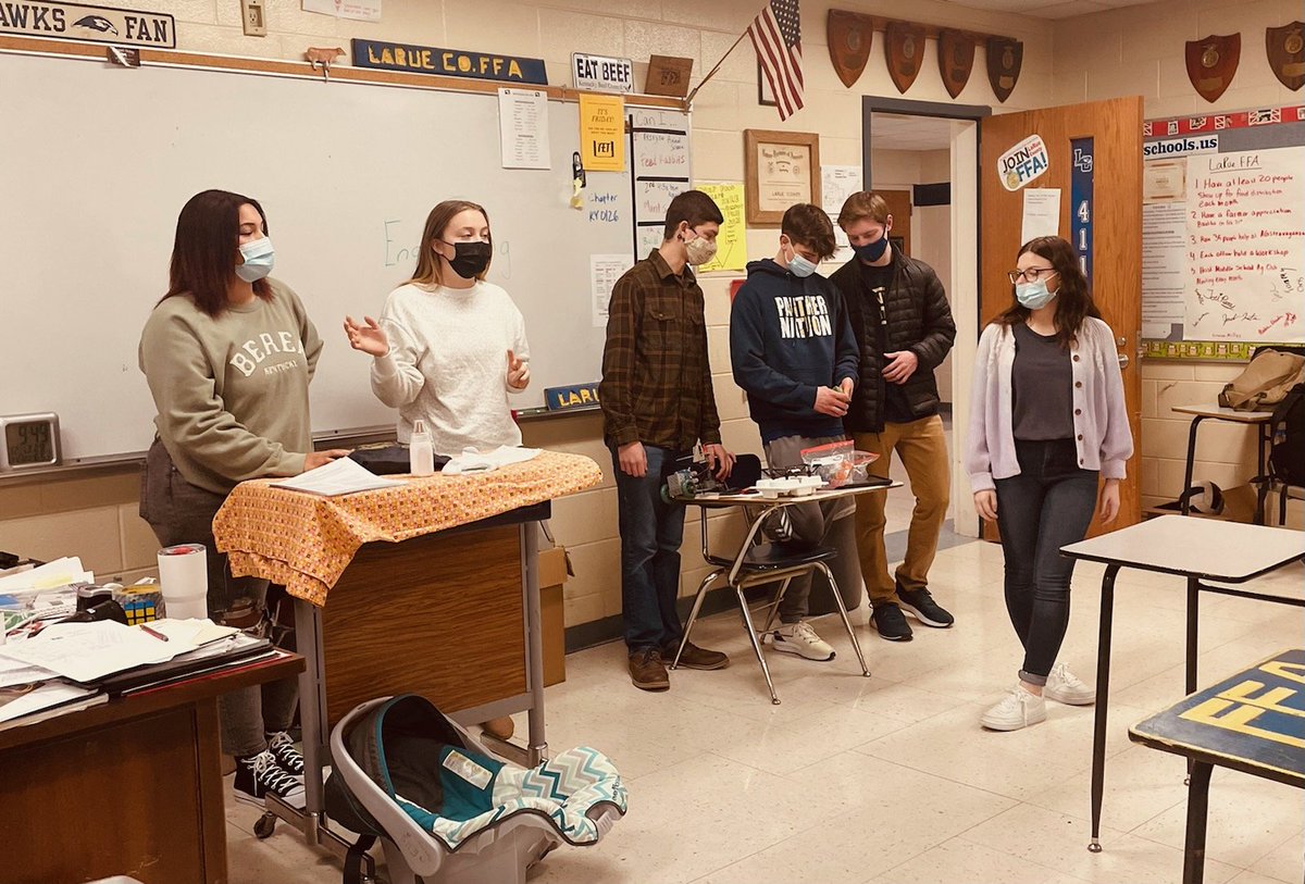 EisWorkforce's tweet photo. EHS Engineering and Early Childhood Education students enjoyed meeting 8th graders from LCMS and sharing information about our programs. We so appreciate our partnership with LaRue County Schools! #moreopportunities #growingprograms @LaRueCounty @EtownHighSchool @EtownKySchools https://t.co/BELwujOOyN