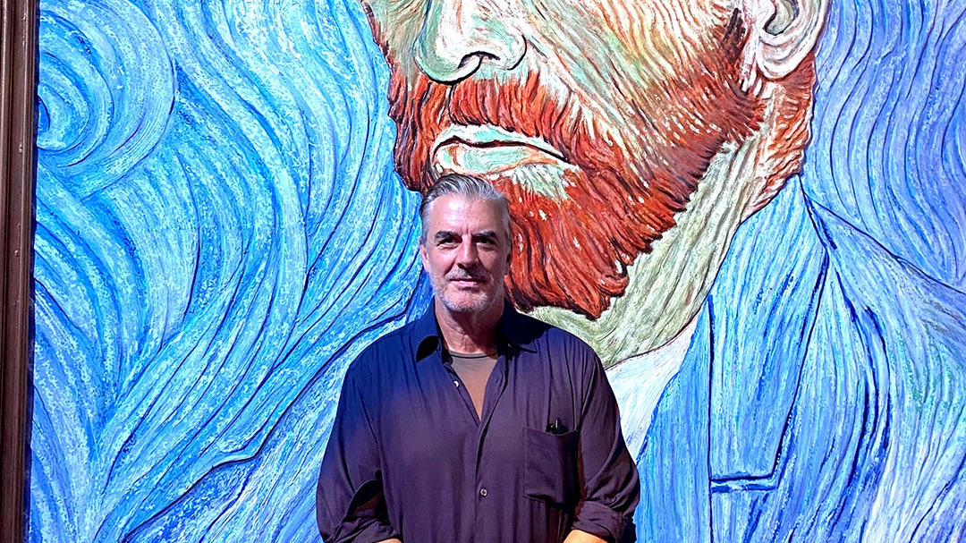 Vangoghkc's tweet photo. 'And Just Like That...' we brought back the photo of Mr. Big (Chris Noth) at @goghnyc this summer. 🌻 You should “Abso-f***ing-lutely” GOGH! https://t.co/blMDcG2ayh #andjustlikethat @hbo @hbomax #satc #andjustlikethat #sexandthecity #ImmersiveVanGogh #LighthouseImmersive https://t.co/2jw5t5Rnnz
