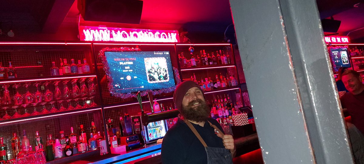 lauriewine's tweet photo. @MOJOMANCHESTER great finish and playing Pearl Jam Alive https://t.co/VXmX2PvAVS