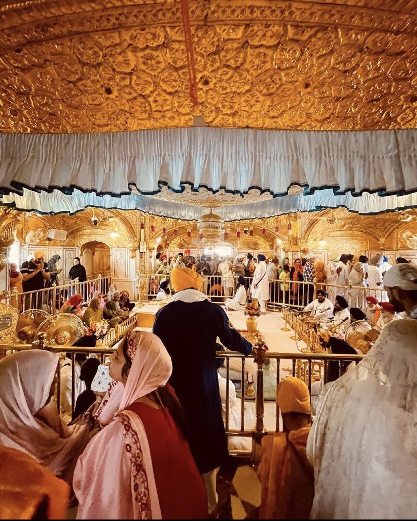 AllAboutSikhism's tweet image. If You will bless me with happiness, then I will worship and adore You. Even in pain, I will meditate on You 🙏🏻