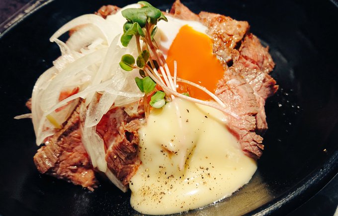 減ってなくてもご飯は食べる うまそ〜🍖 