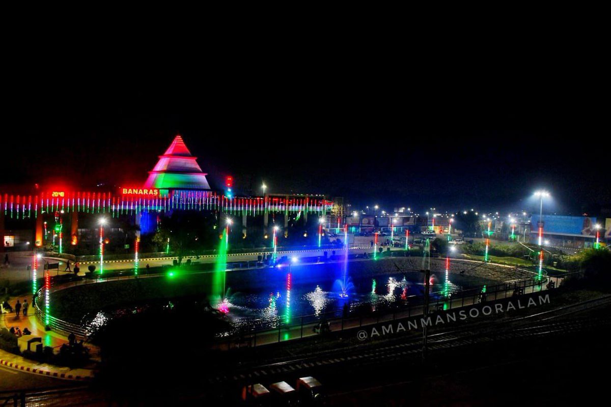 jayeshs56811027's tweet image. बदलता बनारस: रंग बिरंगी रोशनी से जगमगाता बनारस रेलवे स्टेशन! 😍
#TrustModiji
#SupportModiji