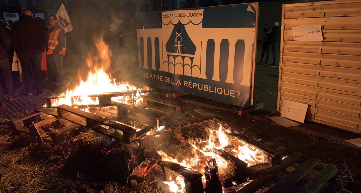 Ce matin, devant le <a href="/Conseil_Etat/">Conseil d'État</a> Pr dénoncer sa dérive #ZNT passant au dessus des lois. Le principe de précaution es devenu un principe d’inaction.