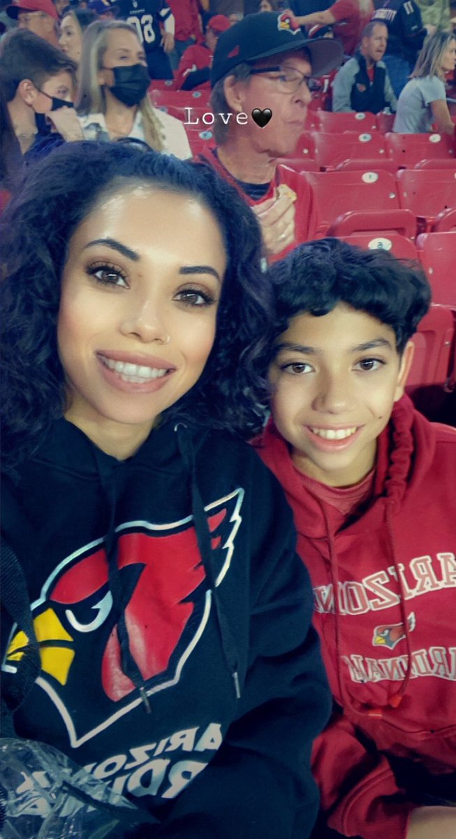 jlomesa's tweet photo. MNF Go Cardinals #redsea https://t.co/1p81q78mor