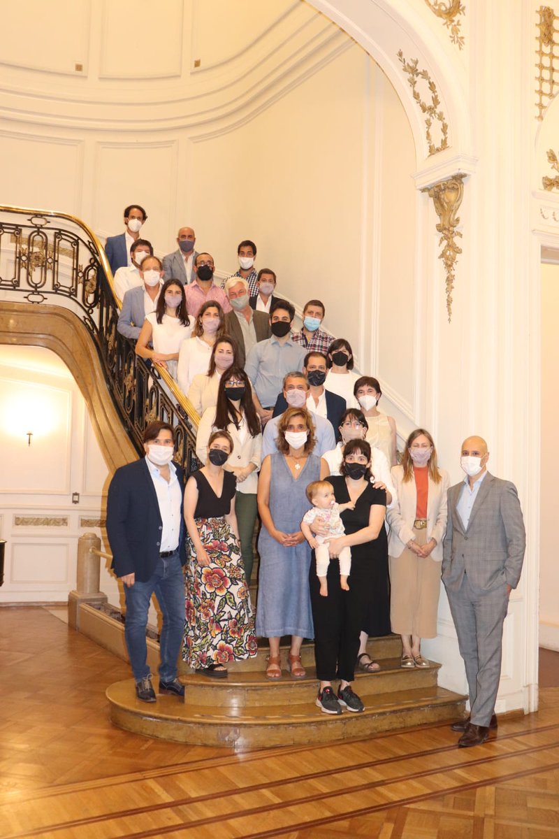 EGobiernoUA's tweet photo. Celebrando 🥂 otro hito en la historia de la @UnivAustral
Hoy finalizó la cursada de la 1era Cohorte de la Maestría en Política, Derecho y Gestión Ambiental #MPDGA de la Universidad. Orgullosos de todo el equipo que trabajó duro durante estos 2 años 👉 https://t.co/BIjWt1zyCM https://t.co/VNyHHSVHKf