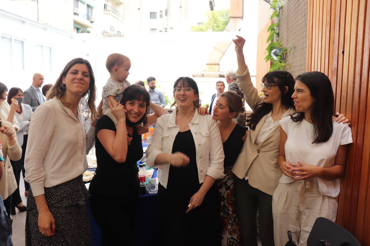 EGobiernoUA's tweet photo. Celebrando 🥂 otro hito en la historia de la @UnivAustral
Hoy finalizó la cursada de la 1era Cohorte de la Maestría en Política, Derecho y Gestión Ambiental #MPDGA de la Universidad. Orgullosos de todo el equipo que trabajó duro durante estos 2 años 👉 https://t.co/BIjWt1zyCM https://t.co/VNyHHSVHKf