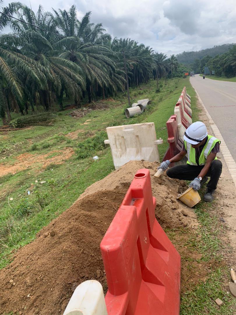 Projek Mmbina Jmbatan Antara Kg Psir Era ke Kg Psir Kelang, K.Krai, Klantan

13/12/21
-Krja stripping topsoil di CH115-CH150
-Krja pnambakan tanah di CH290 (LHS)
Pgguna jln raya dminta brhati² ktika mlalui kwsn tapak pmbinaan.

<a href="/JKRMalaysia/">JKR Malaysia</a> <a href="/JKRKelantan/">ᴊᴋʀ ɴᴇɢᴇʀɪ ᴋᴇʟᴀɴᴛᴀɴ</a> <a href="/IrMohdSuhaili/">Mohd Suhaili Ismail</a> <a href="/ir_Hafifi/">Hafifi</a>