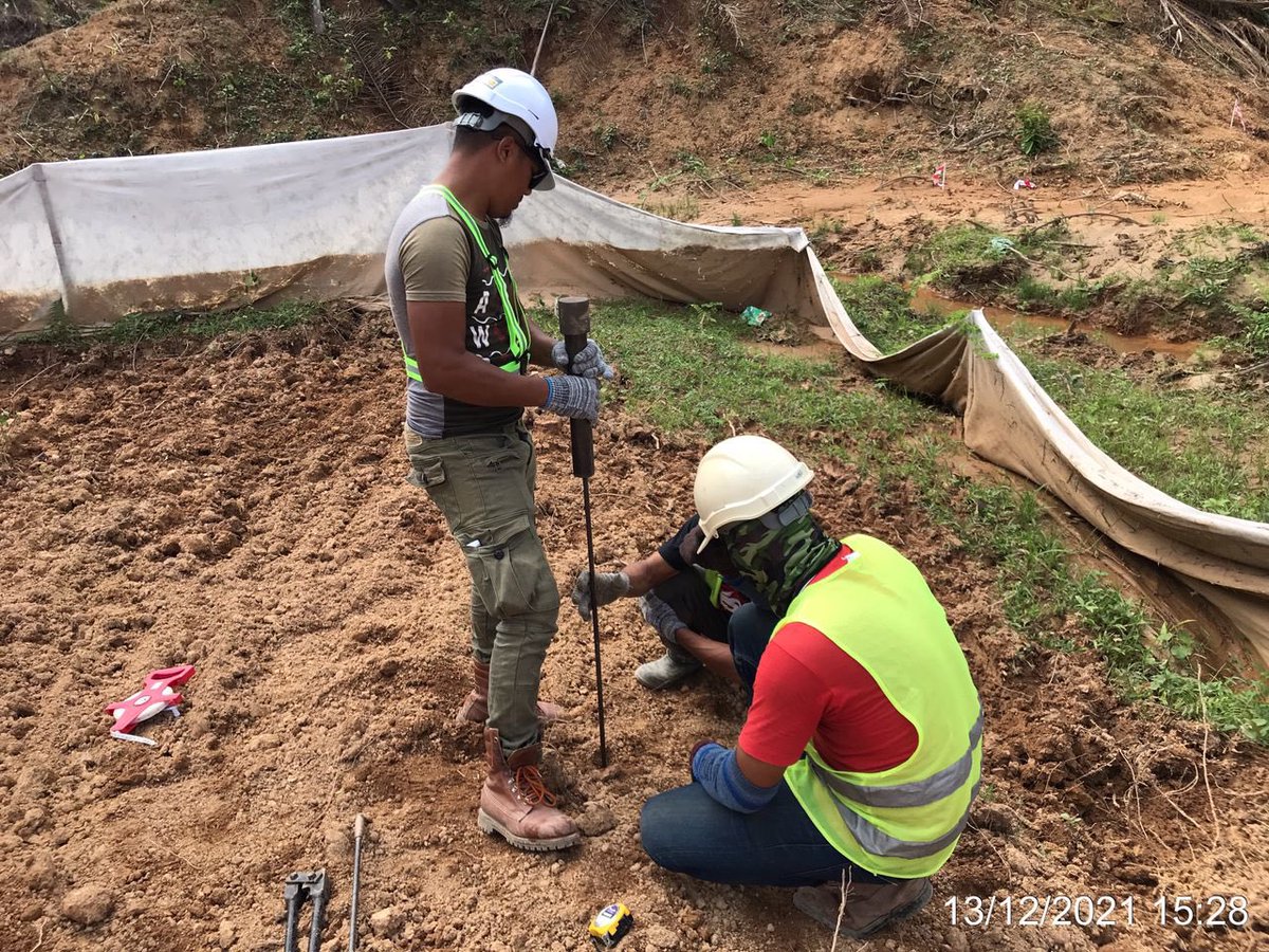 JkrKualaKrai's tweet photo. Projek Mmbina Jmbatan Antara Kg Psir Era ke Kg Psir Kelang, K.Krai, Klantan

13/12/21
-Krja stripping topsoil di CH115-CH150
-Krja pnambakan tanah di CH290 (LHS)
Pgguna jln raya dminta brhati² ktika mlalui kwsn tapak pmbinaan.

@JKRMalaysia @JKRKelantan @IrMohdSuhaili @ir_Hafifi https://t.co/s4U8iqpGY5
