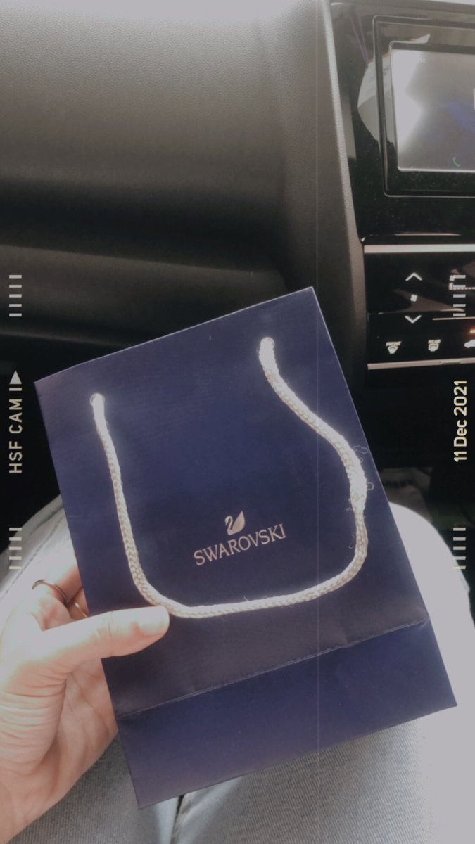 schaliciouss's tweet photo. if u give me a bracelet i’ll wear it forever. Thank you love 🤍 https://t.co/mDXgB7HkYo