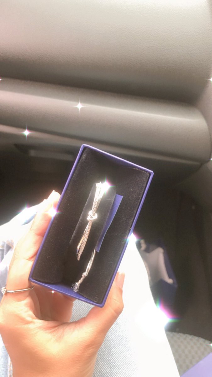 schaliciouss's tweet photo. if u give me a bracelet i’ll wear it forever. Thank you love 🤍 https://t.co/mDXgB7HkYo