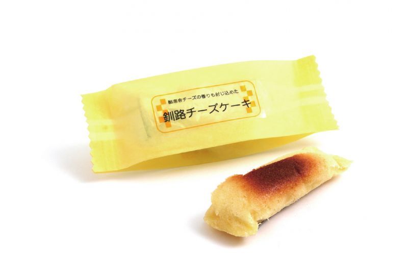 釧路市物産協会 菓子処中島の 釧路チーズケーキ は ロビオーラという 香りが高い熟成チーズを使用し アルミホイルで包んで焼き上げています 開けると香りがふわっとするケーキをお楽しみください お買い求めはこちらから T Co Woummj9slx