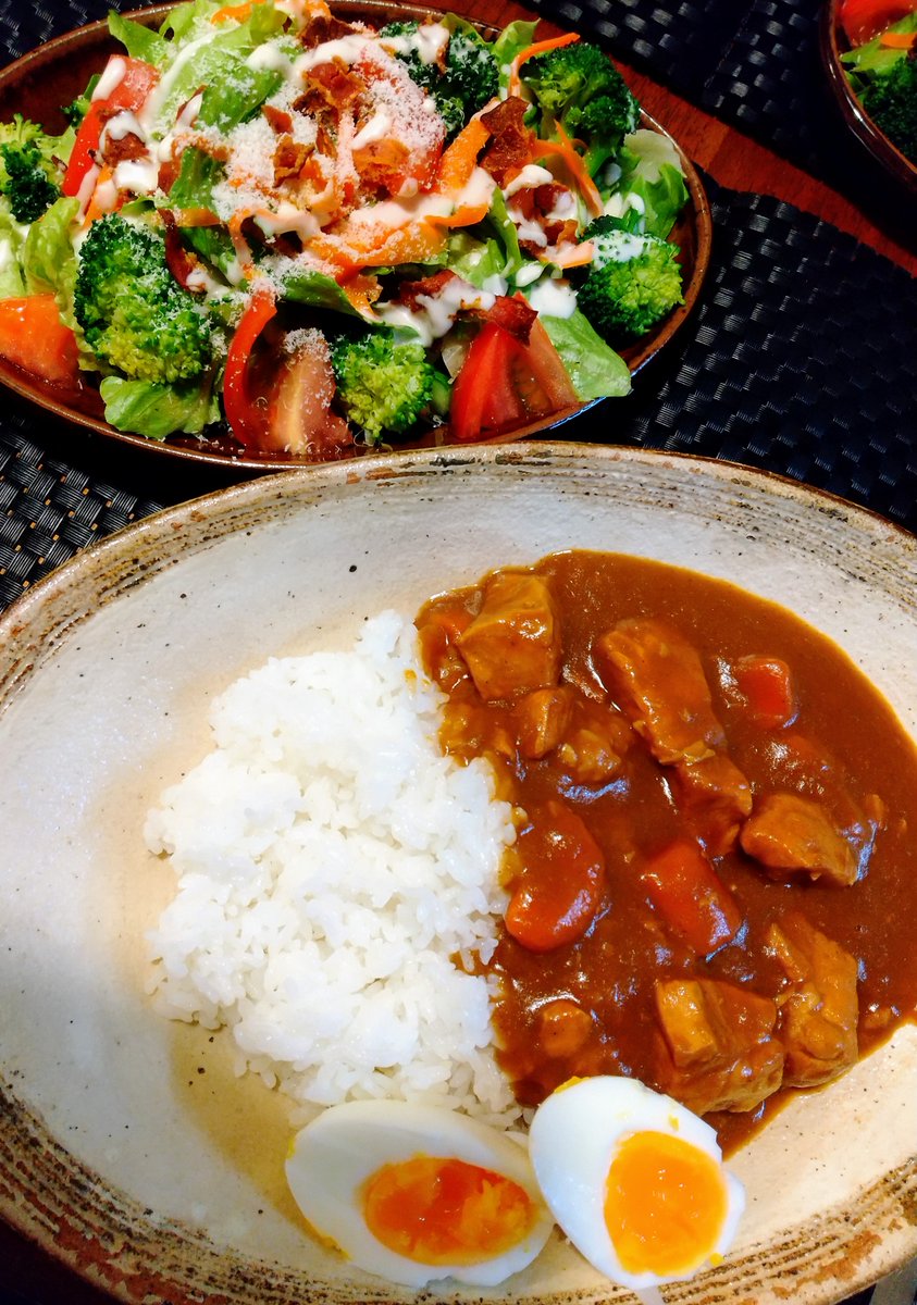 昨日の夕飯 カレーライス🍛 カリカリベーコン乗せシーザーサラダ ＃Twitter家庭料理部