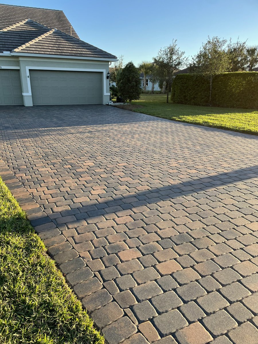 underwriteit's tweet image. First two driveways are sealed jobs and last pic is from a pressure washed commercial job. Keeping it moving…