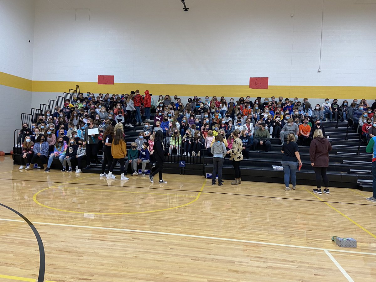 MrsWhalenSTEM's tweet photo. A great afternoon celebrating our Jacket Way students! Games, prizes, and recognition made it fun for all! #pbis #jacketway #3Rs @HPIPerrysburg https://t.co/JbFlC7Xyft
