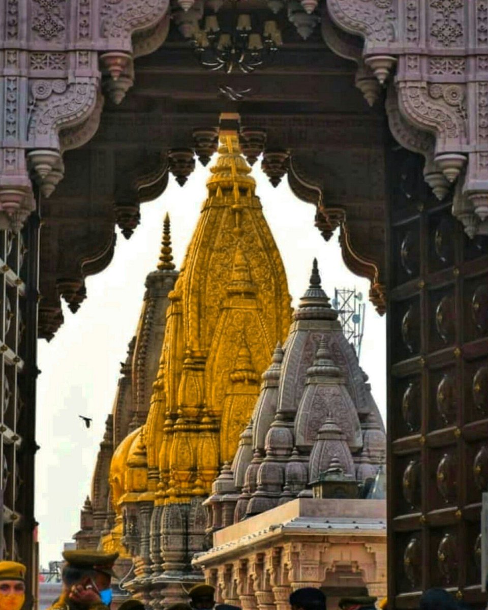 Sahil37201946's tweet photo. #NarendraModi paid tribute to the traditions of the newly opened #KashiVishwanathDhamCorridor , praising the holy city of Kashgar as the "immortal" intersection of ancient and new things, symbolizing "the unique resilience of the world.#KashiGloryRestored #KashiVishwanath #Kashi https://t.co/O2tJRuO7k8