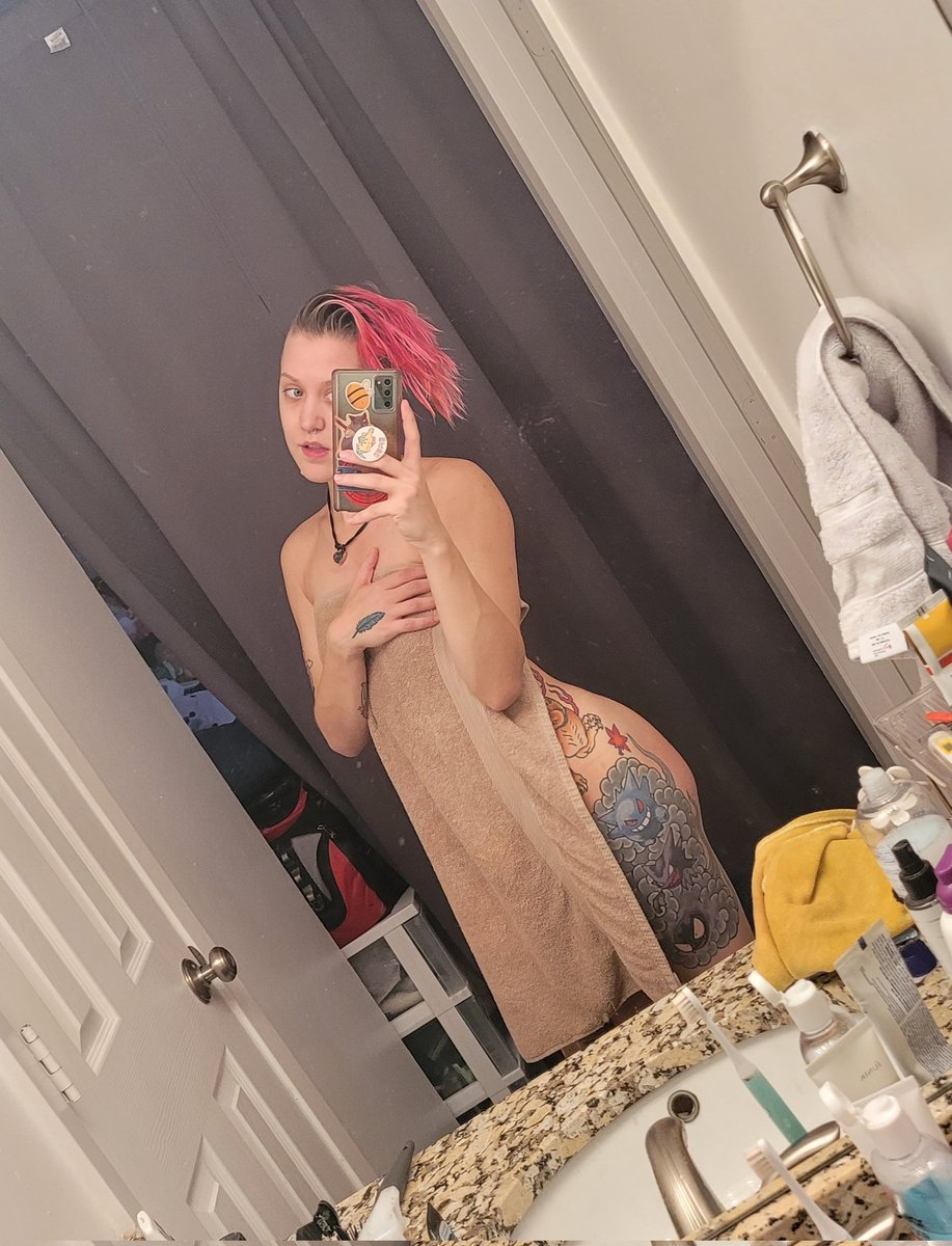 OlanaStardust's tweet photo. Just sent out a cute domestic video of my showering! Want to join me?💖 https://t.co/seByvSErGc