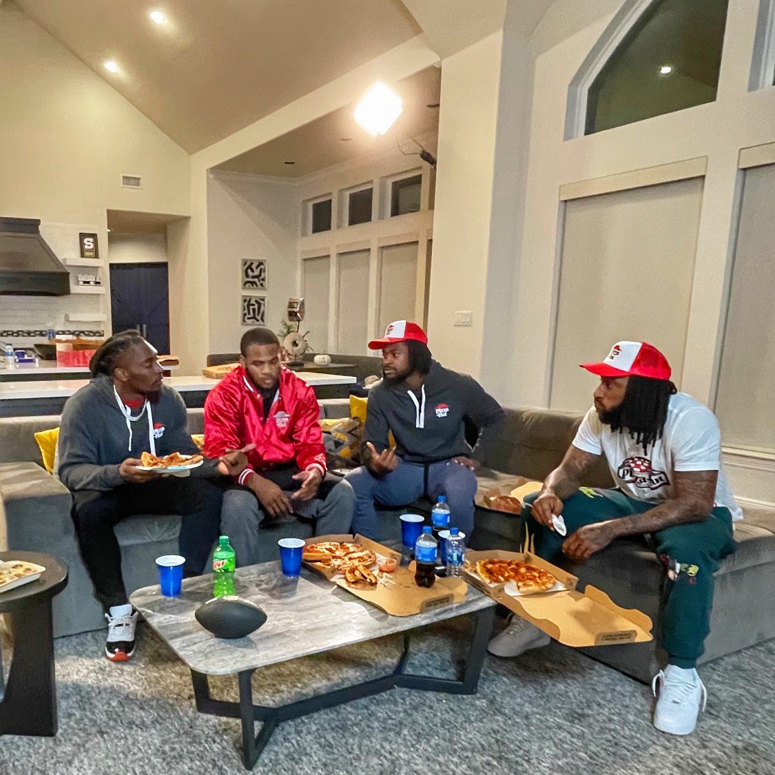 Fueling up for the next hunt! 🤘🏿Homegating with @pizzahut and my dogs @MicahhParsons11 @TrevonDiggs & @MalikHooker24 for Monday Night Football. #PizzaHutPartner