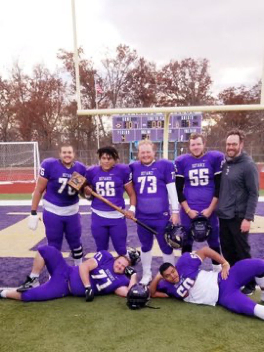 victorrmoore3's tweet photo. After a great conversation with @coach_shank05 I am excited and beyond blessed to receive an offer from Defiance college.💜💛 @CoachBigPete @SinqueTurner @Levi_bradley312 @PrepRedzoneIL @DeepDishFB @MikeFChen @BigLaw67 @CoachEPinedo https://t.co/W9AVXRFGnM