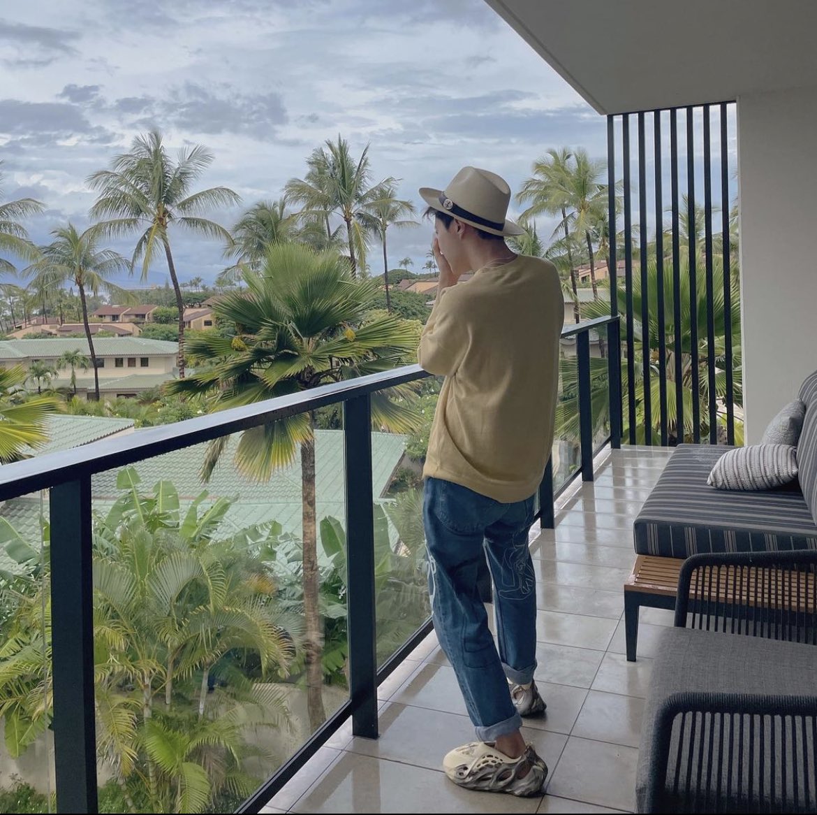 miiniyoongs's tweet photo. [211213 J-hope Instagram Post]

*see attached 4th pic for his caption he translated it :)*

(1/3) https://t.co/IwxnRTLCxE