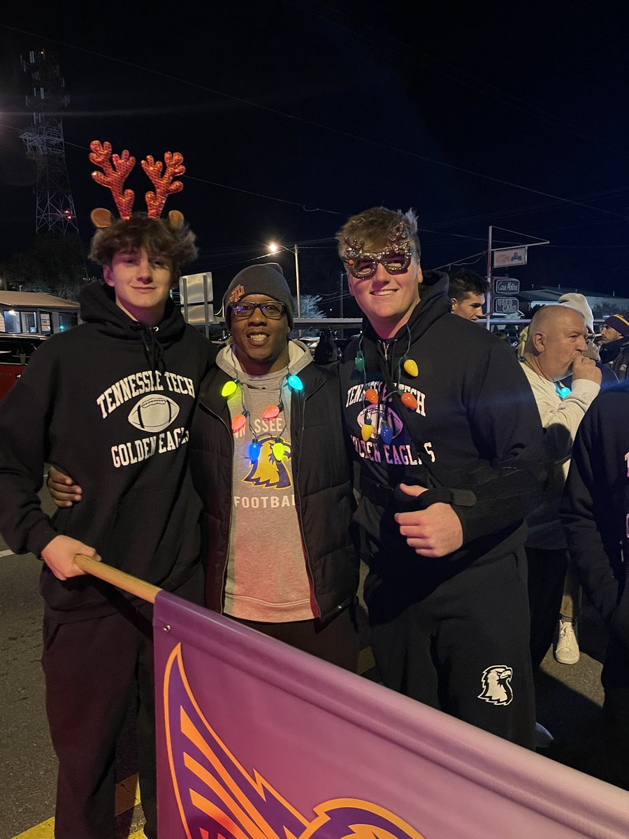 We love an <a href="/CKVLChamber/">Cookeville-Putnam County Chamber</a> Christmas parade!